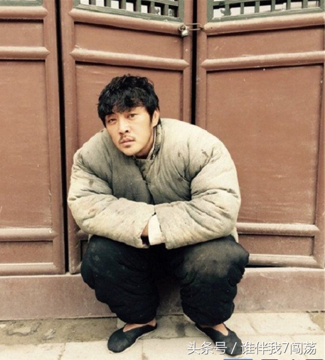 这个和孙继海合影的健硕男叫赵达，为演鬼吹灯王胖子，成了这样！