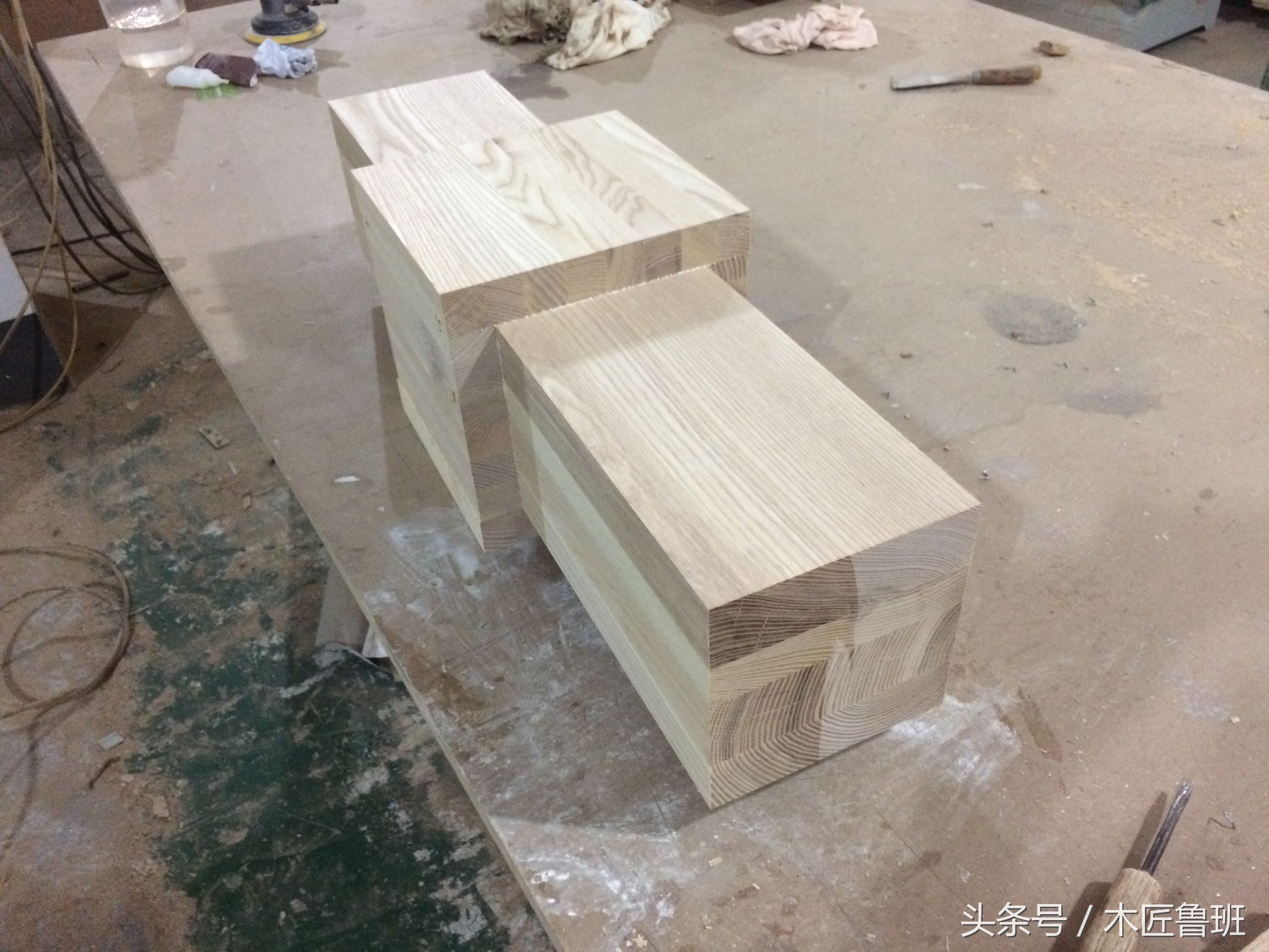 榫卯圆餐桌设计与构造图解,轻奢风格圆形实木餐桌效果图