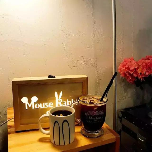 等有钱了，追到韩国欧巴们的店里来场美妙的偶遇！