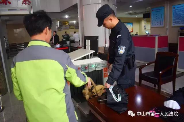 警花揭秘法警身上的法器,警花揭秘法警身上“法器”