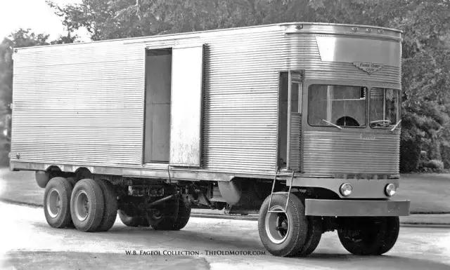 有史以来最狂放的双引擎赛车，来自巴士制造商