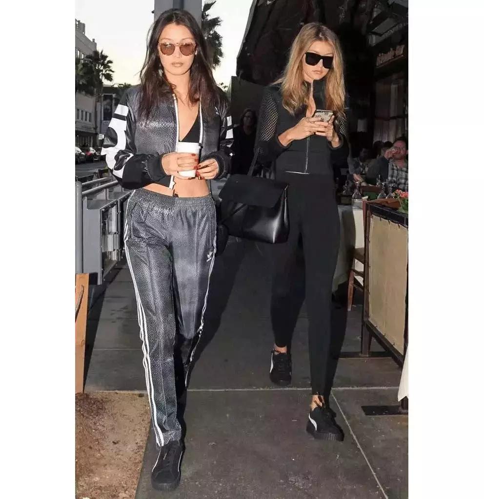 杨幂小金珠手链,杨幂小贝壳黑裙