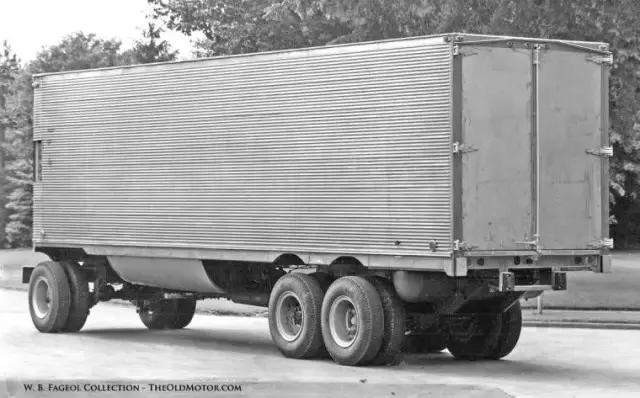 有史以来最狂放的双引擎赛车，来自巴士制造商