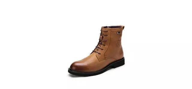 每个人都该有一双马丁靴,每个人都有一双马丁靴