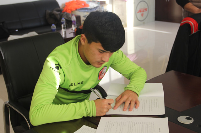 牛！人家官宣签一个，*疆新**天山雪豹官宣签一支队伍