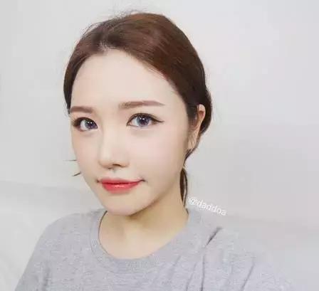 美妆博主在韩国美容手法全程教程,看美妆博主视频怎么才能学会