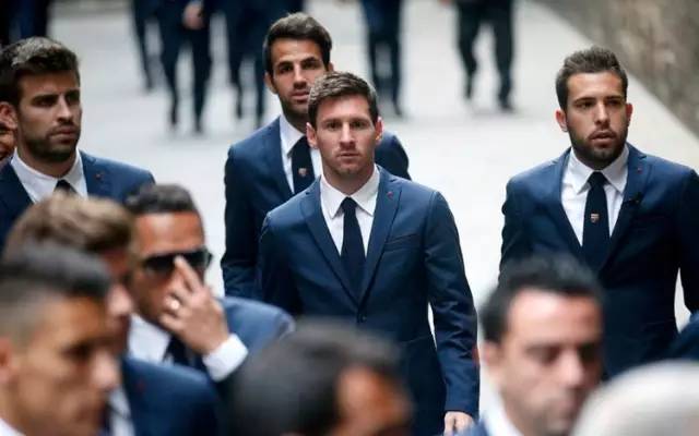 足球谁穿西装最帅,足球运动员穿西装最帅