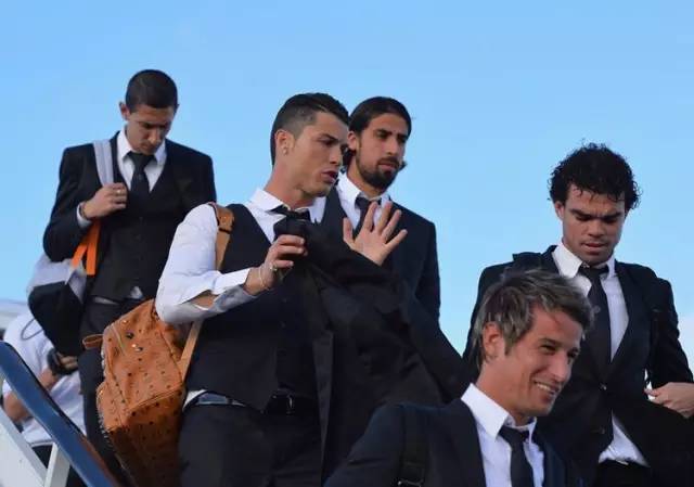 球星穿西装最帅,足球运动员穿西装最帅