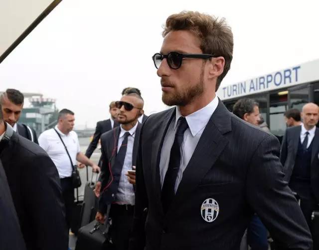 足球谁穿西装最帅,足球运动员穿西装最帅