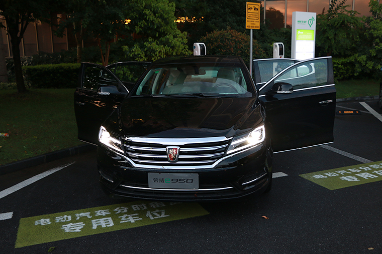 荣威e950真实油耗测试视频,荣威e950碰撞测试