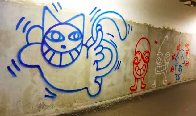 有一个街头艺术家把一只猫涂遍了巴黎，后来它遍布了全世界