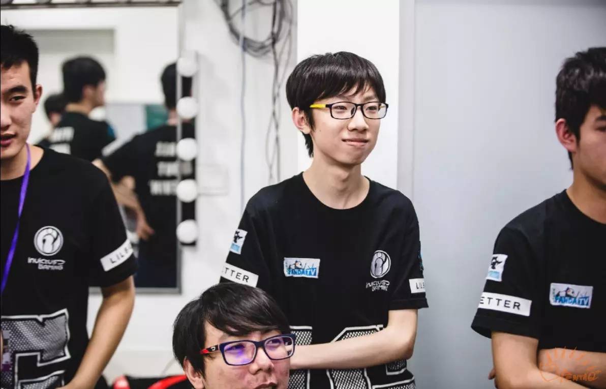 电竞选手年轻时,电竞少年角色