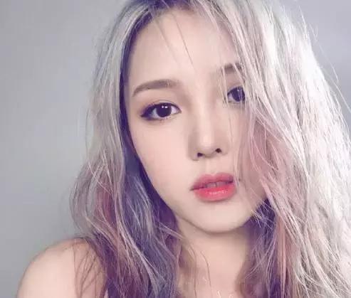 美妆博主在韩国美容手法全程教程,看美妆博主视频怎么才能学会