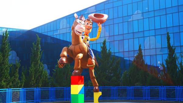 上海迪士尼送票,上海迪士尼门票购买攻略最新