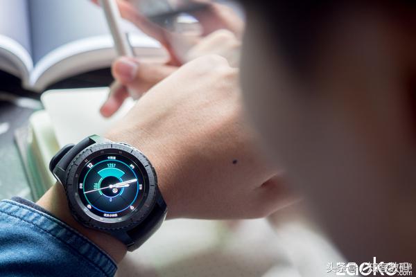 三星手表gears3现在还值得买不,三星手表gears3经典版开箱