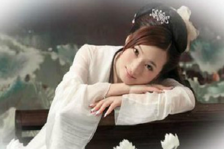 古诗对心上人的雅称,一见倾人城再见入君心的意思