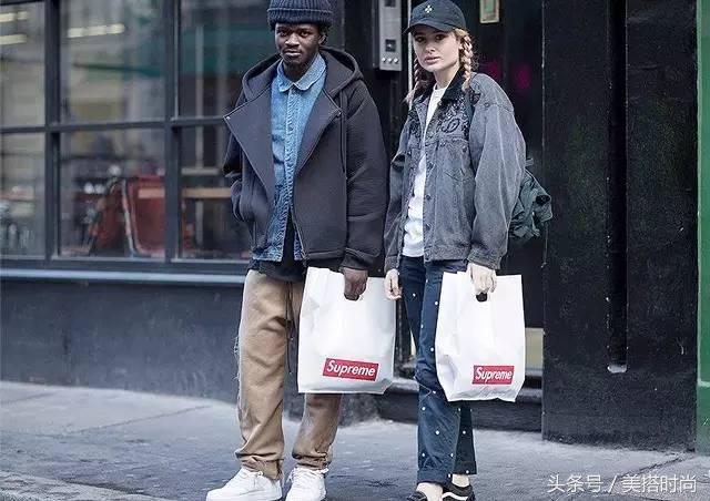 supreme每件衣服上都有镭射标嘛,supreme衣服值多少钱