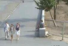 广东地铁老外挑衅被打视频,在地铁上挑衅老外