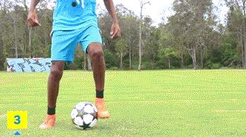 里瓦尔多踢球姿势为何幅度大,里瓦尔多三角过人