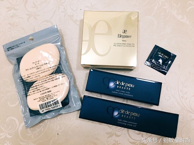 粉扑和海绵哪个上粉底好,气垫底妆用什么粉扑