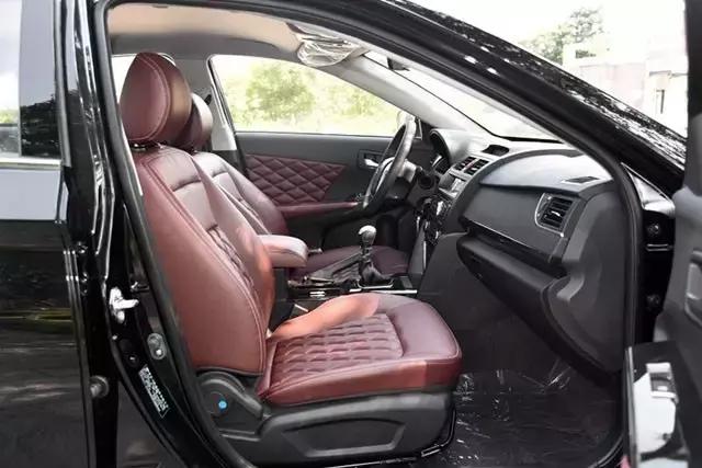 这中型车顶配12万，标配无钥匙套件，但公子都不开难怪销量几百