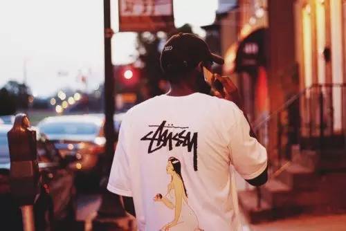 买不起太贵的潮牌,最难买的supreme