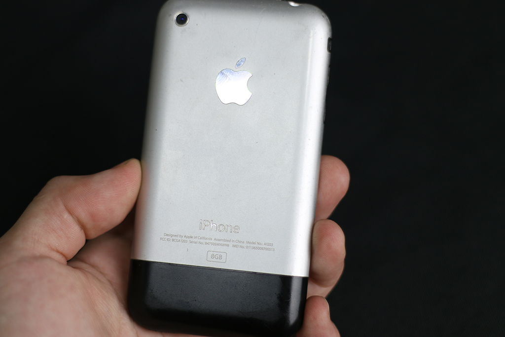 初代原版iPhone拍出高价,怀旧数码推荐