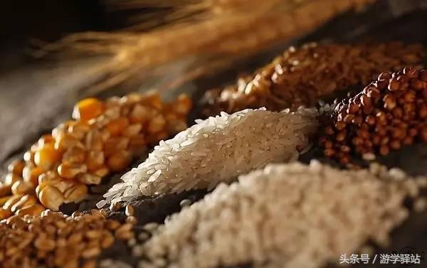 春联和我国各地年俗资料,2023年春节十一字最新新意春联