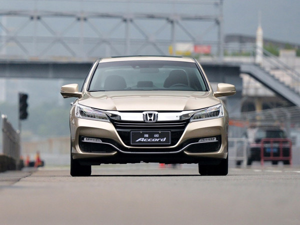 如何评价新一代雅阁的造型,老车欣赏翻新后的六代雅阁