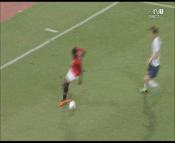 足球经典搞笑gif动图,足球史上十大爆笑瞬间图片