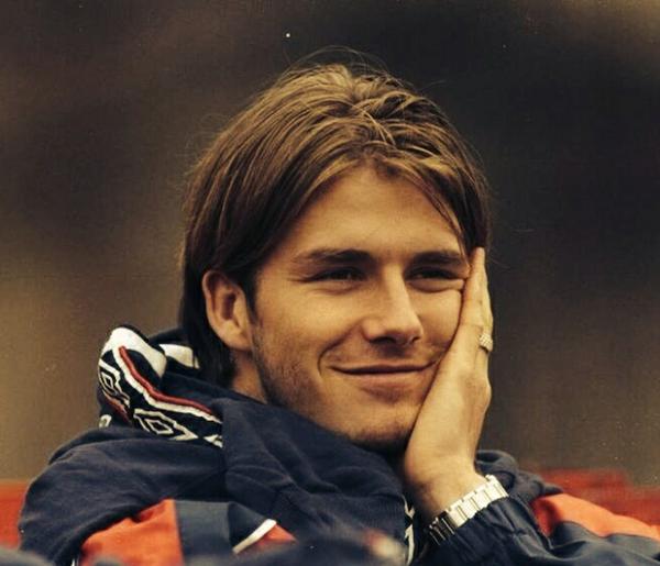 春节我们看完春晚再看足球圈里的帅哥，内含帅你一脸的卡卡