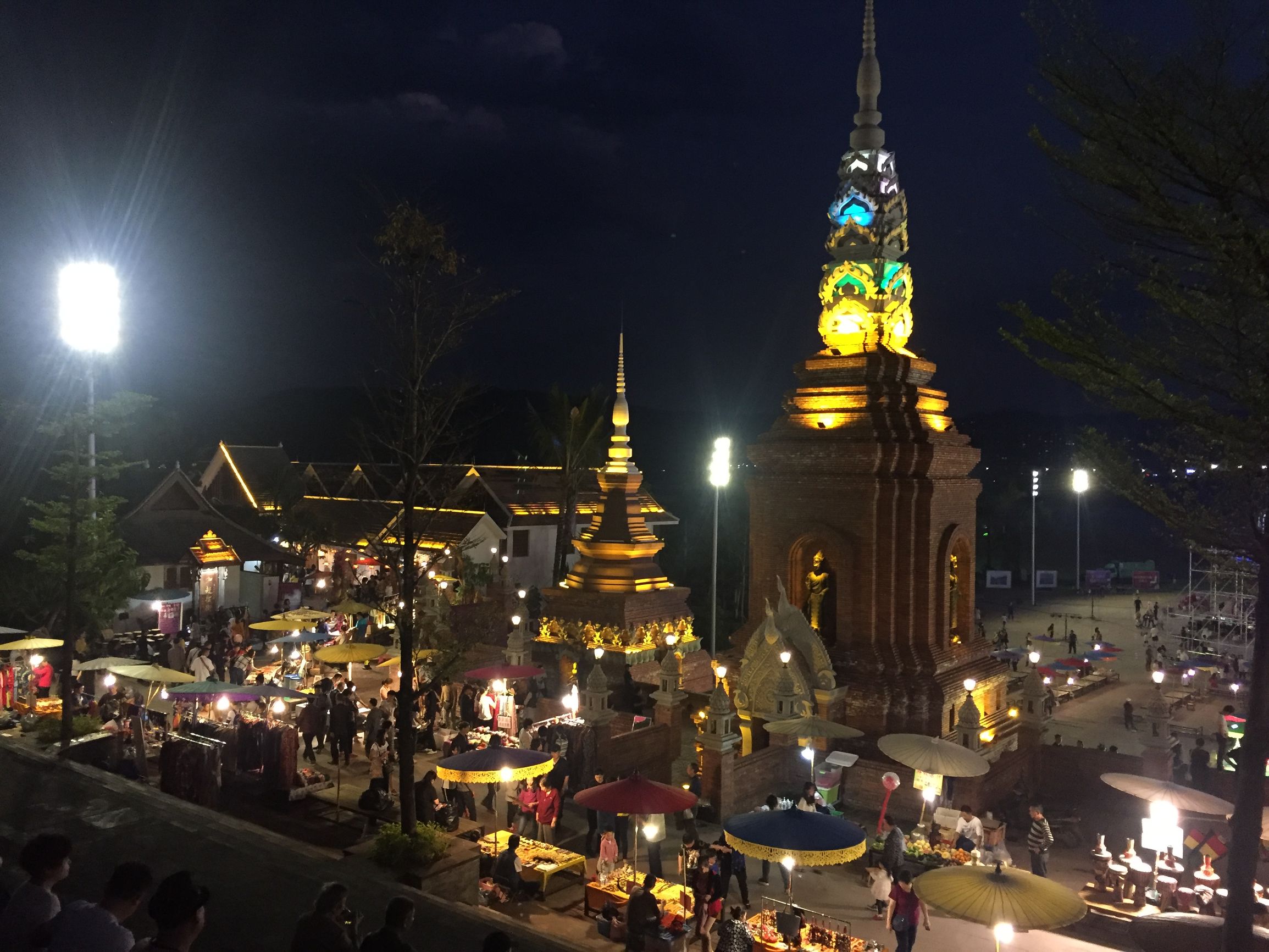 西双版纳体验版纳民族风情,西南边陲明珠