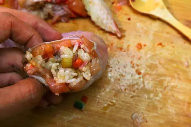 今天来分享一道鸡翅包饭的教程,如何制作正宗鸡翅包饭