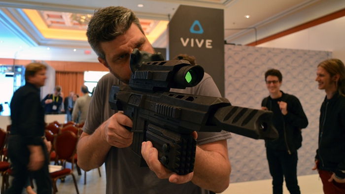 htc发布vivepro,htc发布了全球第一款智能手机