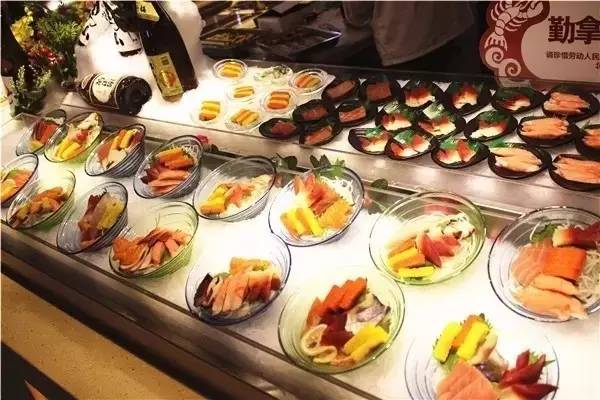 「订年夜饭赠波士顿龙虾」2017这么吃年夜饭最霸气！从没想过一顿自助，竟然吃几口就回本了……谁也别拦着我！今年就要在这儿吃！