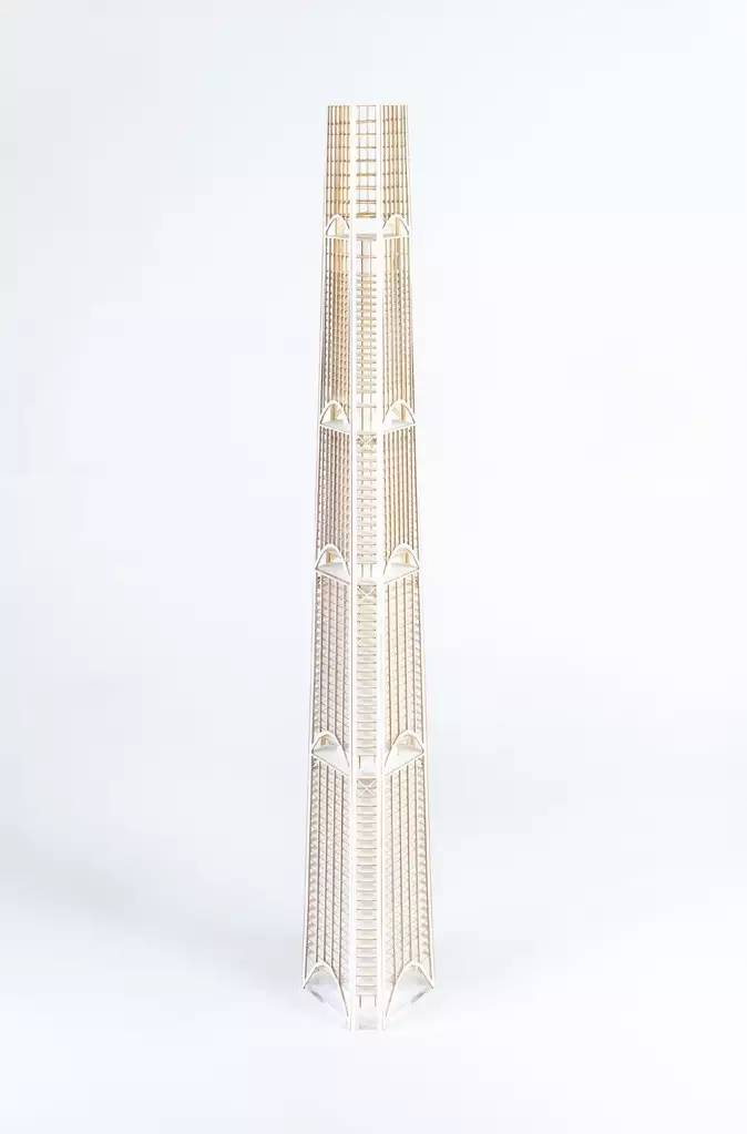 摩天大楼的浪漫 (浪漫的摩天大楼)