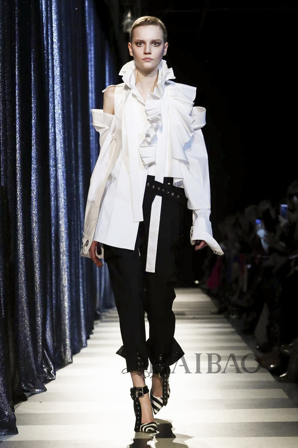 浪漫与柔媚的无限延伸！Monse2017秋冬女装秀，海报网带你亲临2017秋冬纽约时装周