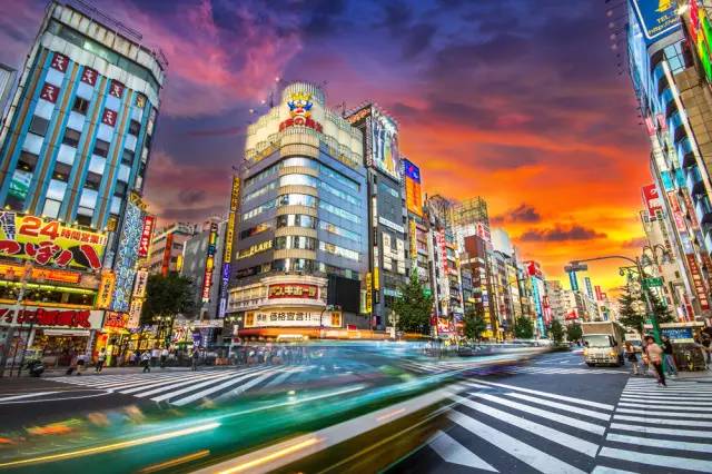 「镇生活」过年还在镇江好，镇江VS国外，100块钱能干啥？看完惊呆你！