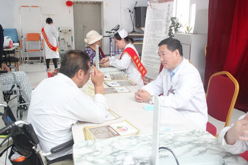 情暖冬日关爱老人,真心关爱老人热情奉献爱心