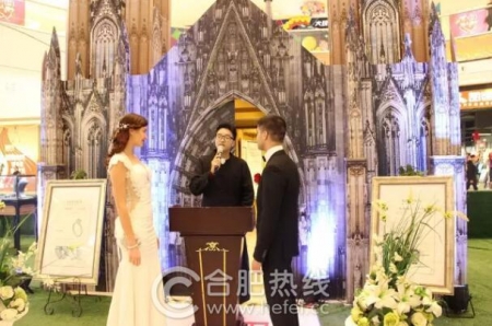 2.14万达茂惊现外国友人现场求婚浪漫相约幸福茂不停