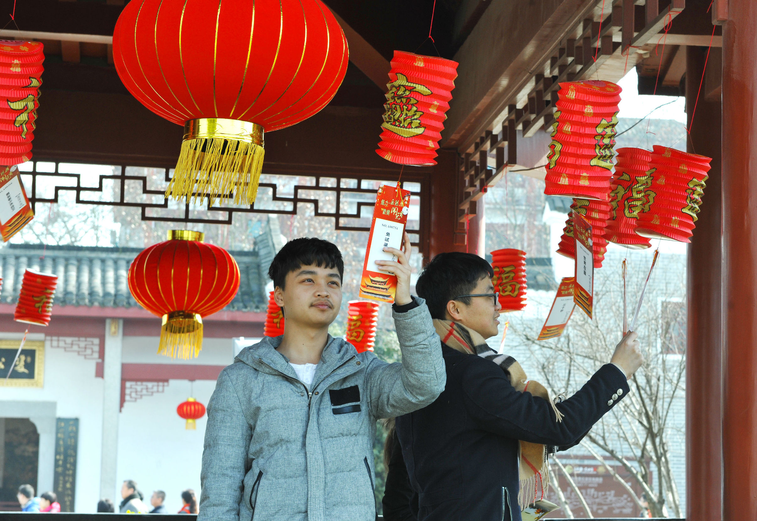 千只大小灯笼,千盏宫灯闹元宵