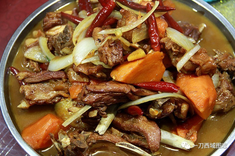 一张秘方引出的全羊盛宴：从彩云手抓肉到全羊宴