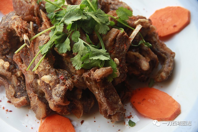 一张秘方引出的全羊盛宴：从彩云手抓肉到全羊宴