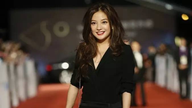 赵薇空手套白狼赚了多少,赵薇空手套白狼事件赚了多少钱