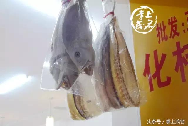 他说，要买点茂名特产回家拜年