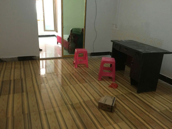 女大学生改造出租屋10平方,女大学生改造小屋