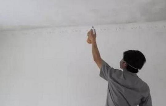 墙壁变黑发霉处理办法,白色墙壁发霉脱落了怎么办