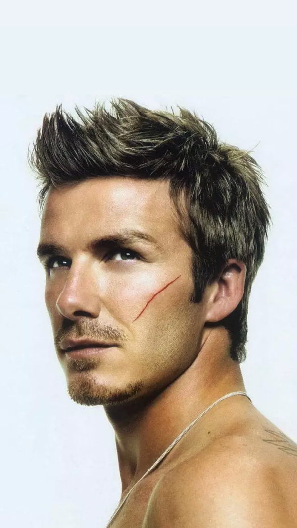 春节我们看完春晚再看足球圈里的帅哥，内含帅你一脸的卡卡