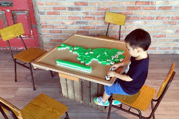 盘点幼年丑哭长大逆袭的星二代们！李小璐女儿最美张庭女儿没救了