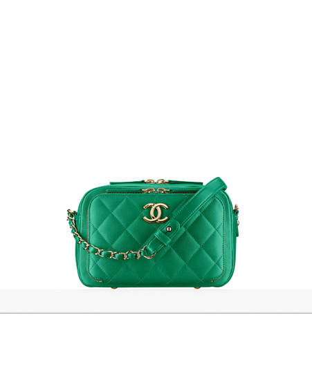 现在流行的爆款梅子,梅子新款上新开春搭配